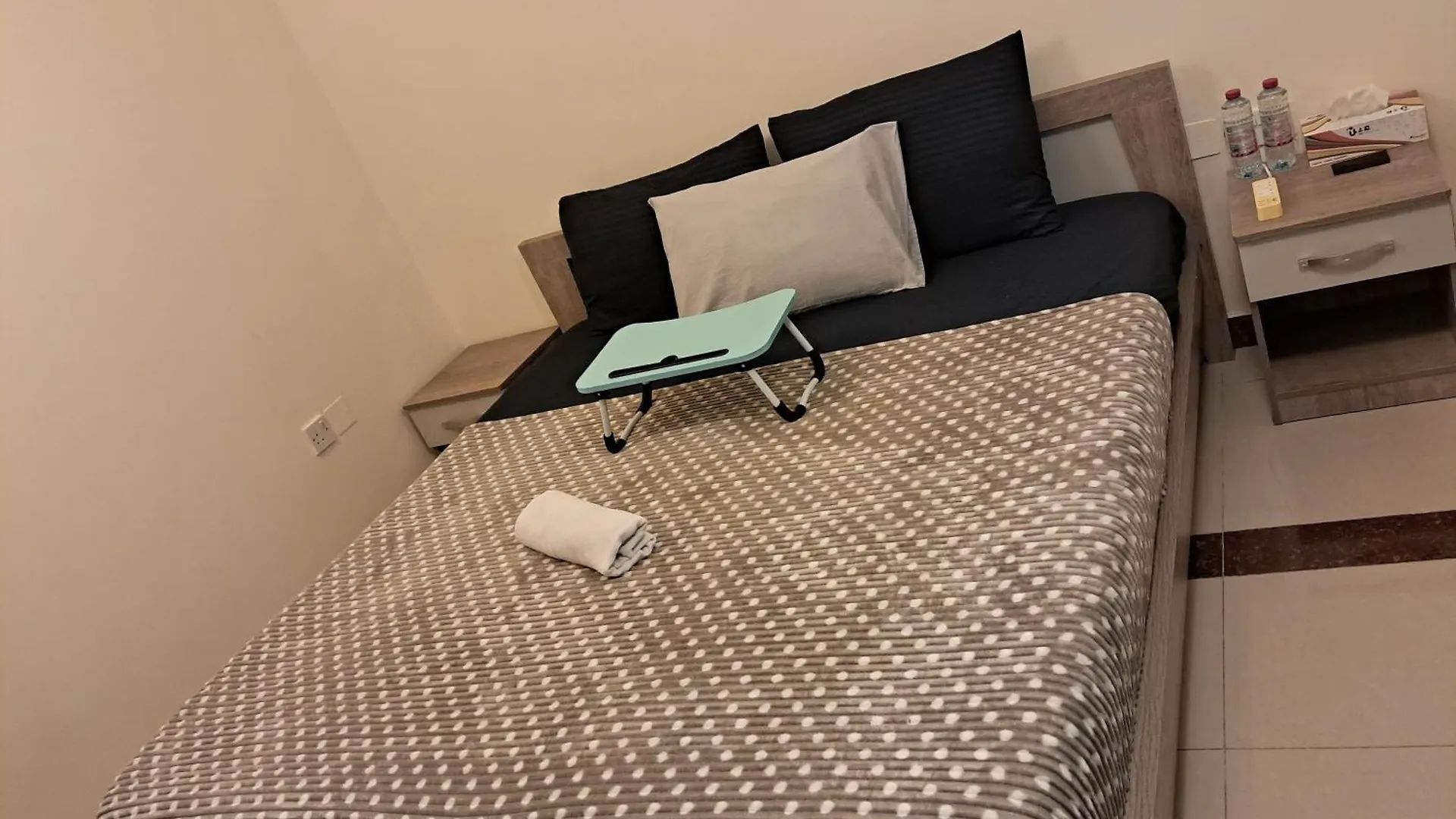 Top House Zayed Airport أبو ظبي 0*,